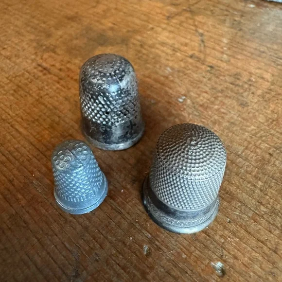Lot of 3 Vintage SilverThimbles - Picture 5 of 5